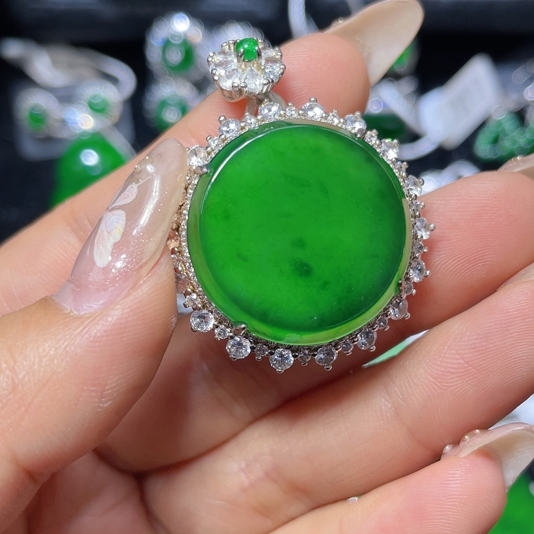 翡翠颈饰银S925镶嵌翡翠