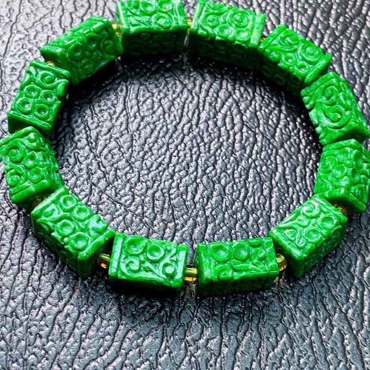 翡翠未镶嵌颈饰多样性