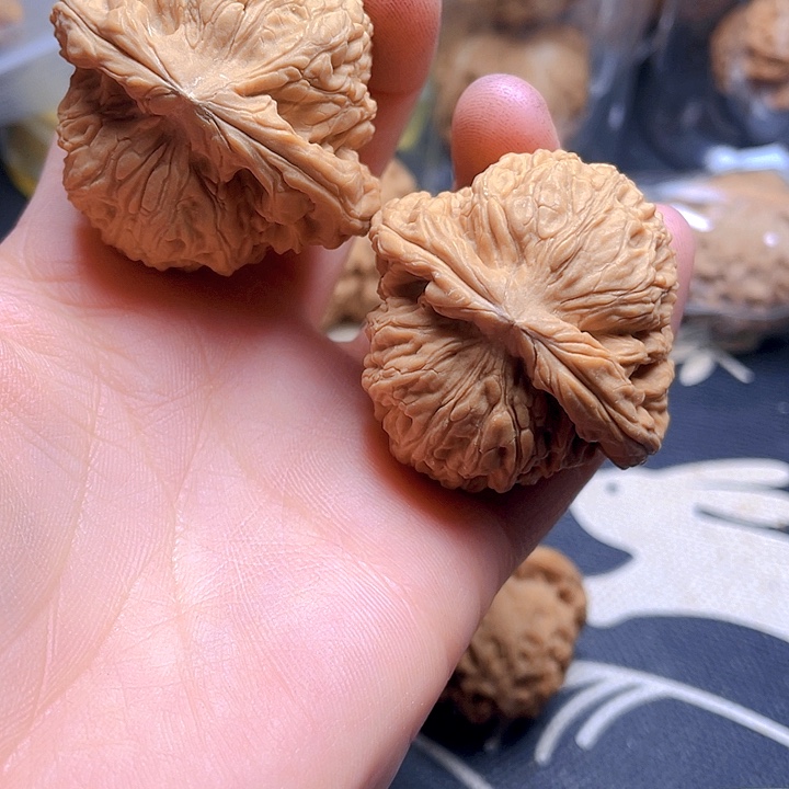 文玩核桃吊坠南疆石一对