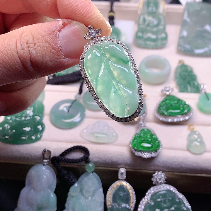 翡翠颈饰银S925镶嵌翡翠