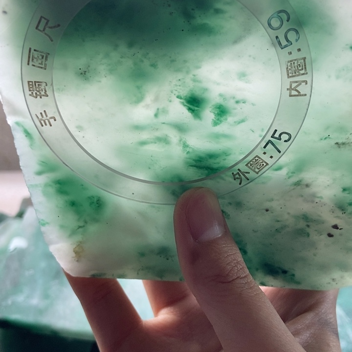 天***忧定制石英质玉（非洲翠）