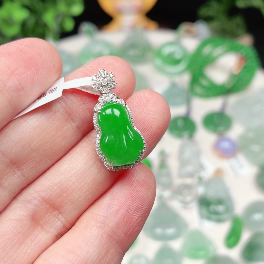 翡翠18K金镶嵌颈饰缅甸天然A货翡翠