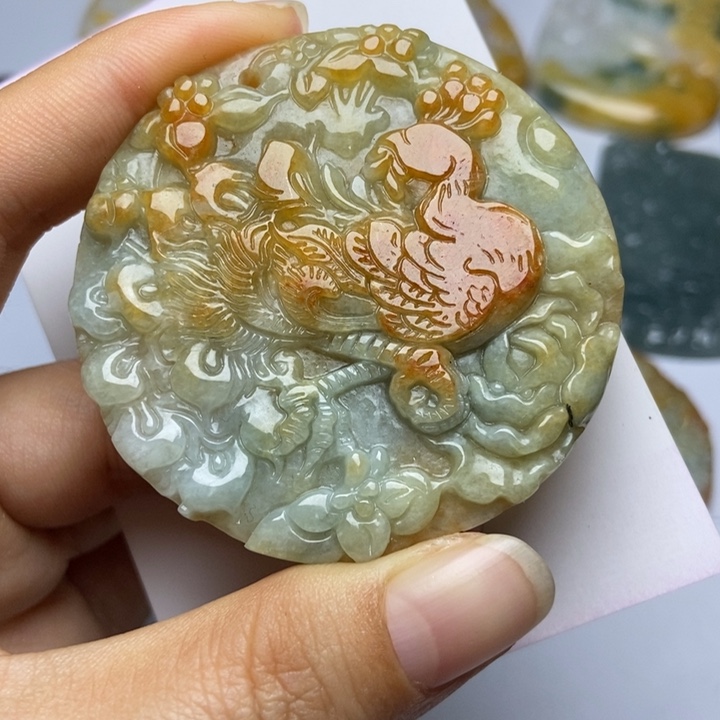 翡翠颈饰未镶嵌翡翠