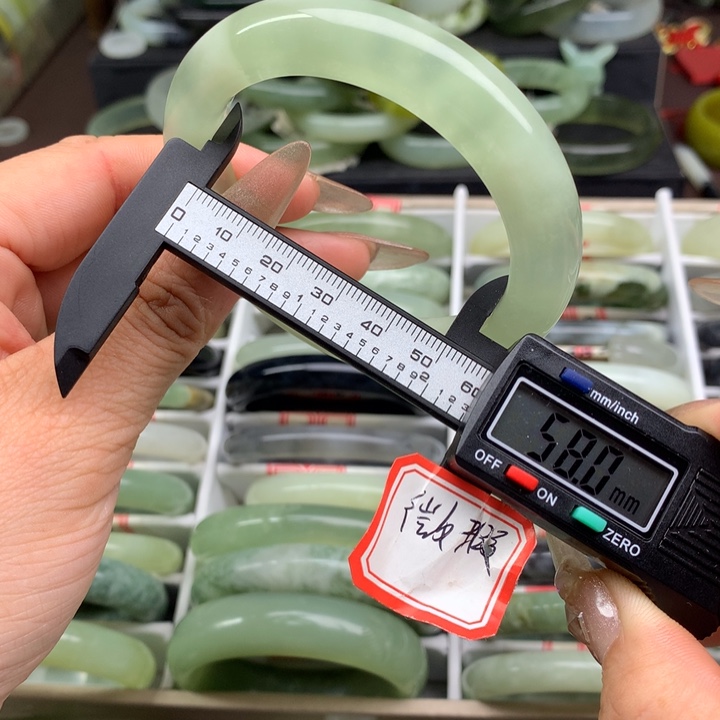 蛇纹石玉未镶嵌手镯785