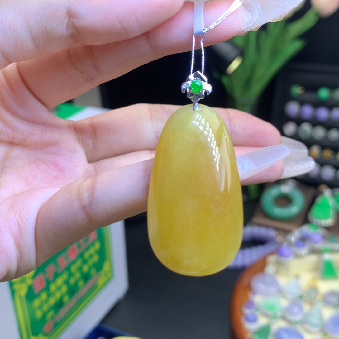 翡翠18K金镶嵌颈饰天然