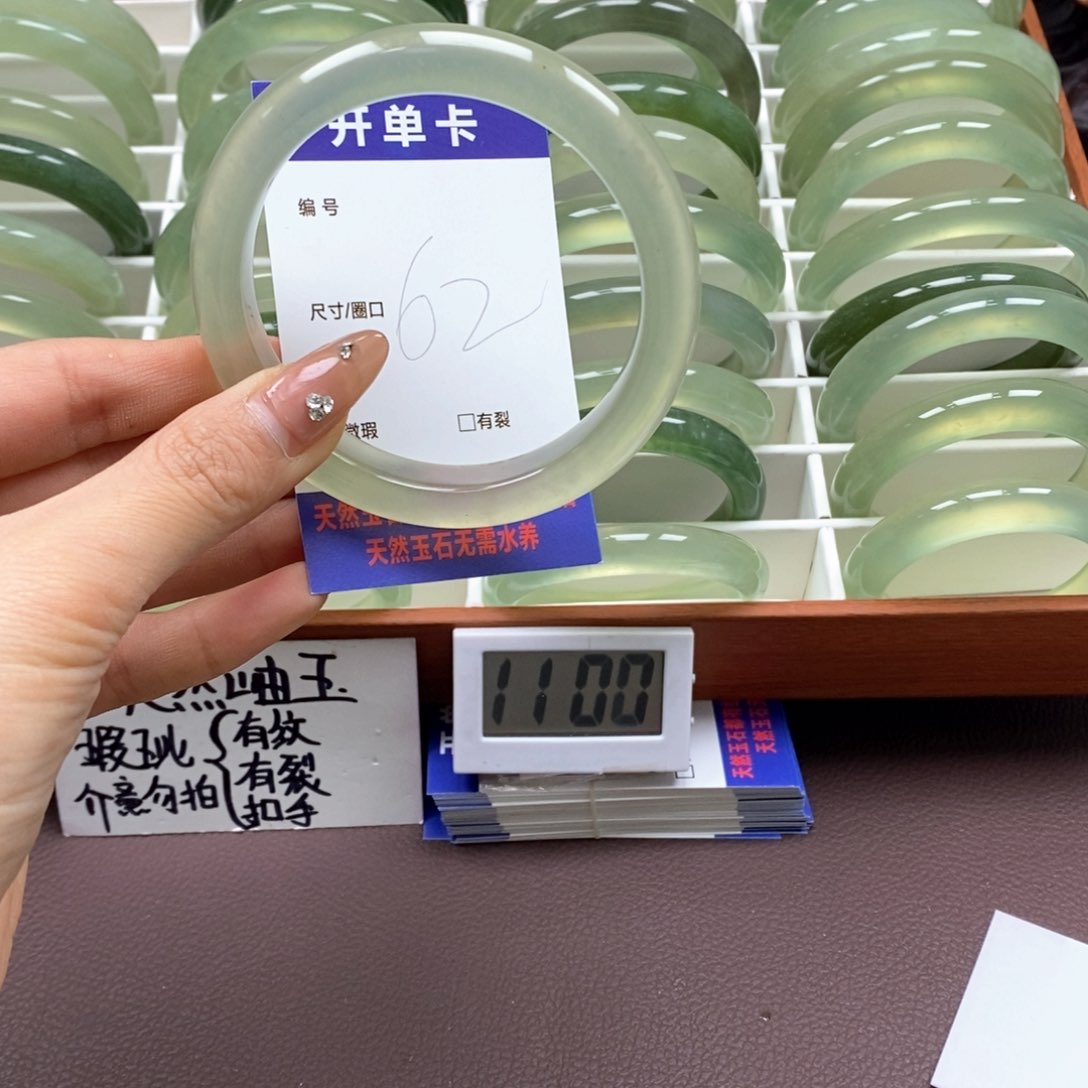 蛇纹石玉手镯未镶嵌