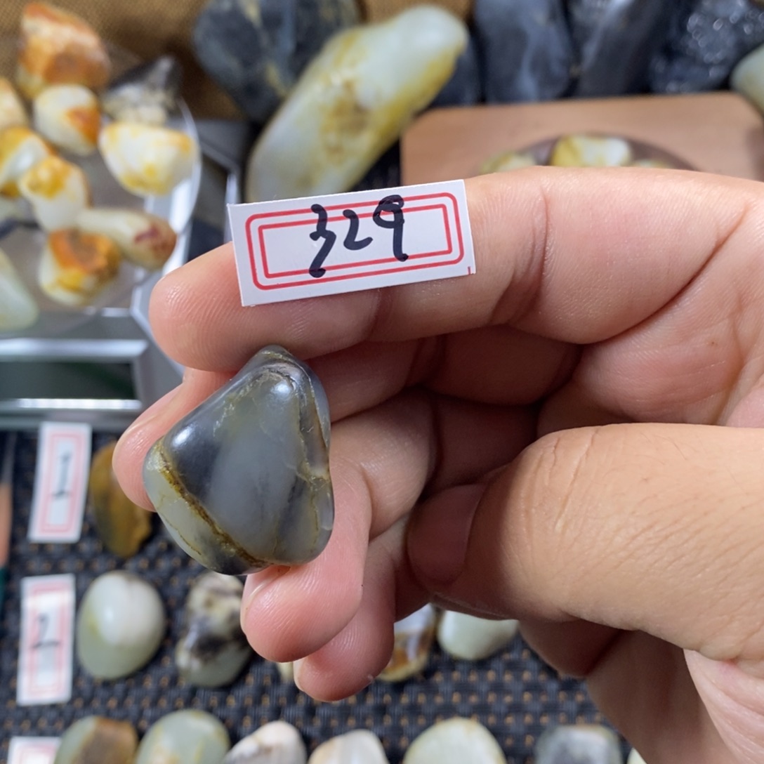 和田玉（糖玉）未镶嵌挂件