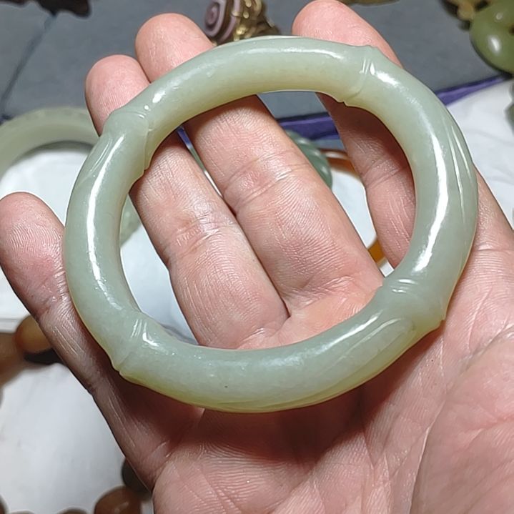 和田玉颈饰未镶嵌水**青