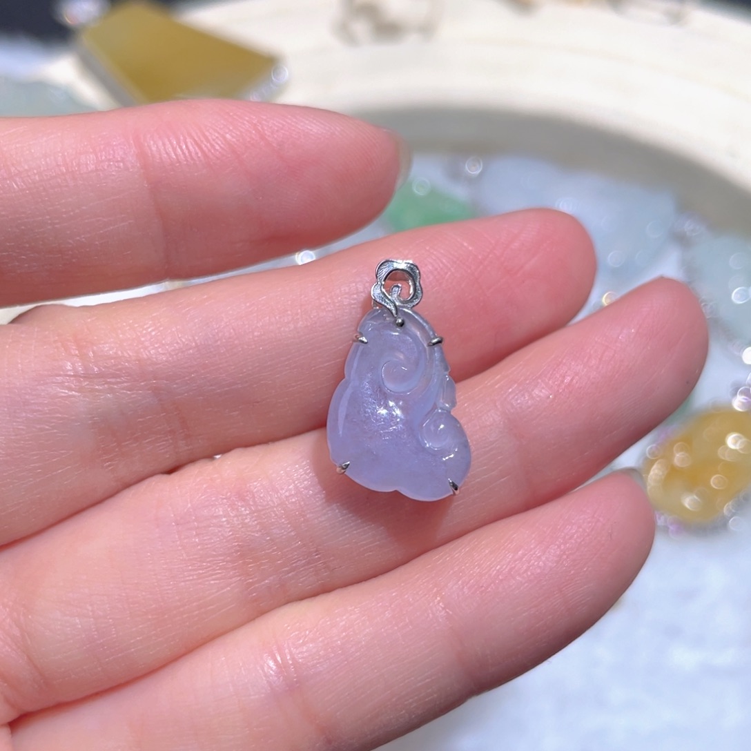 翡翠颈饰18K金镶嵌翡翠