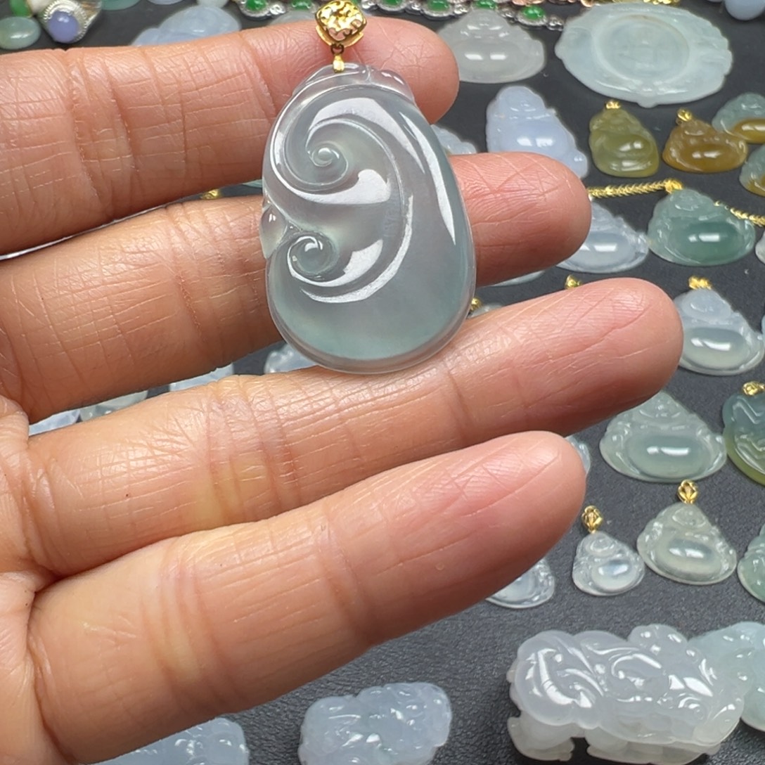 翡翠18K金镶嵌颈饰