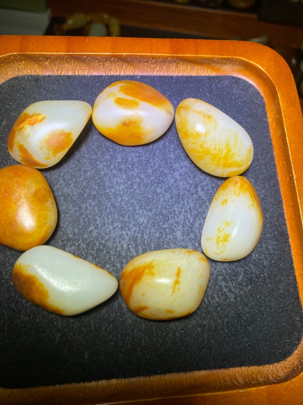 新疆和田玉原石手串，红皮白肉