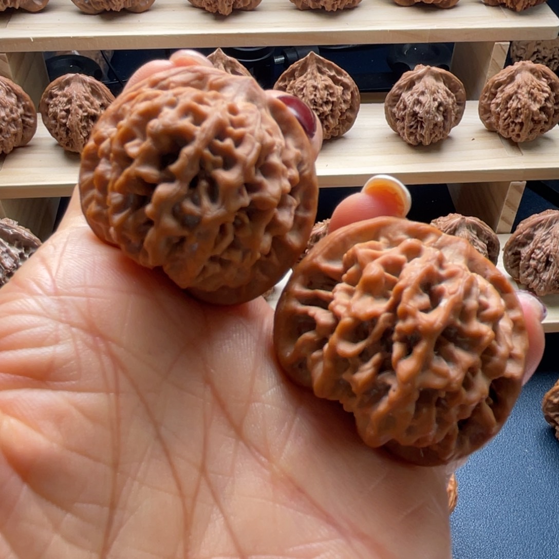 保***王文玩核桃吊坠秦岭核桃