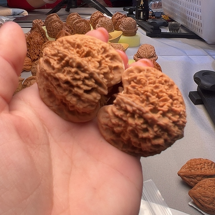 此***刻大叶紫檀（黑酸枝木类）满天星