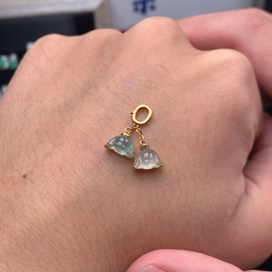 翡翠未镶嵌颈饰你是