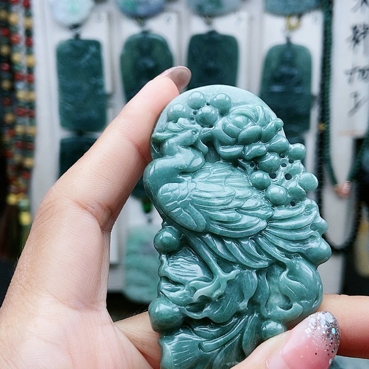 颈饰足铂镶嵌翡翠翡翠