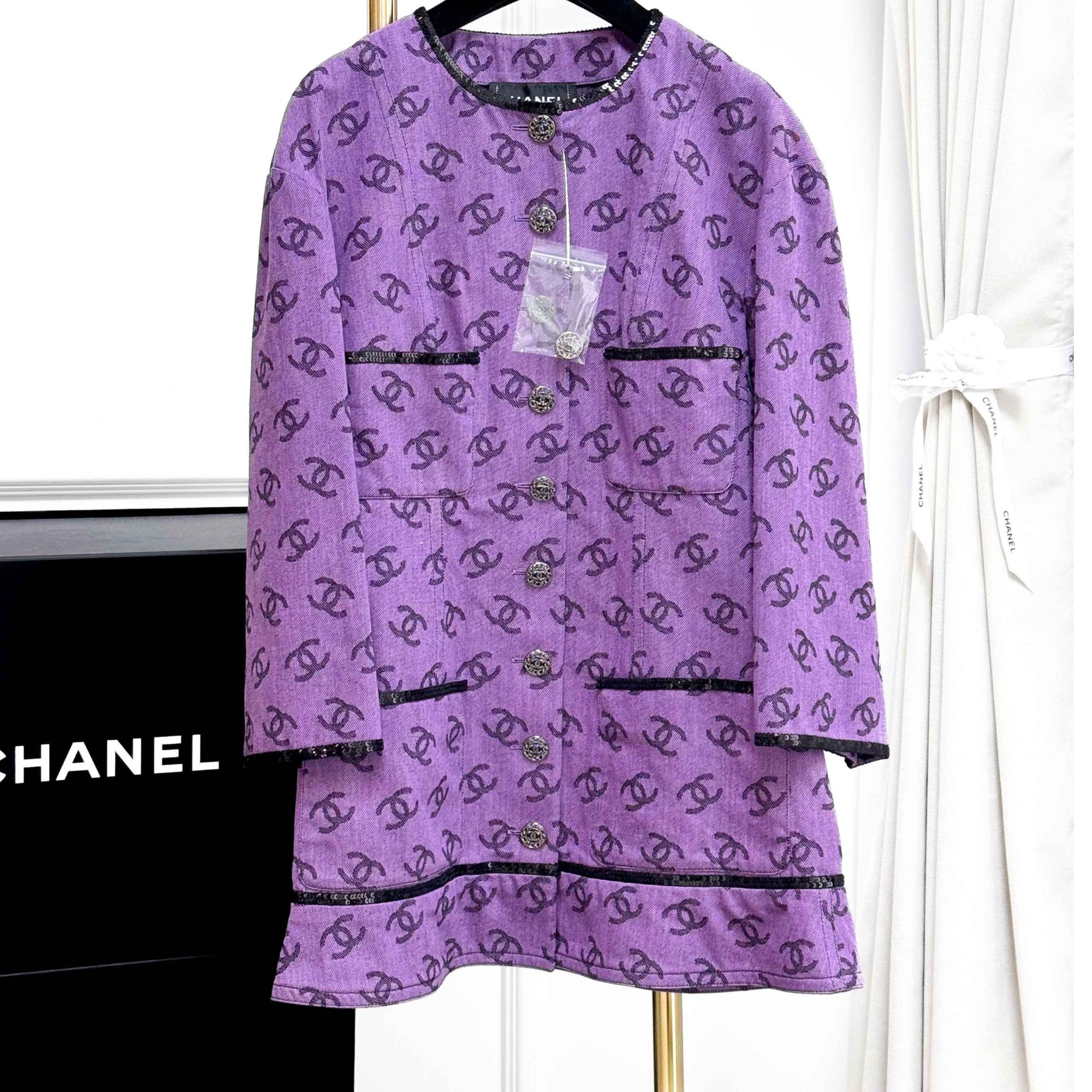 99新 Chanel/香奈儿 38码22S爆款紫色满logo亮片滚边牛仔外套