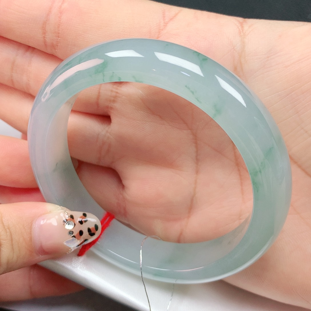 翡翠手镯未镶嵌56圈