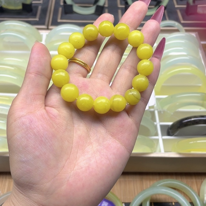 蛇纹石玉手镯未镶嵌夏***?