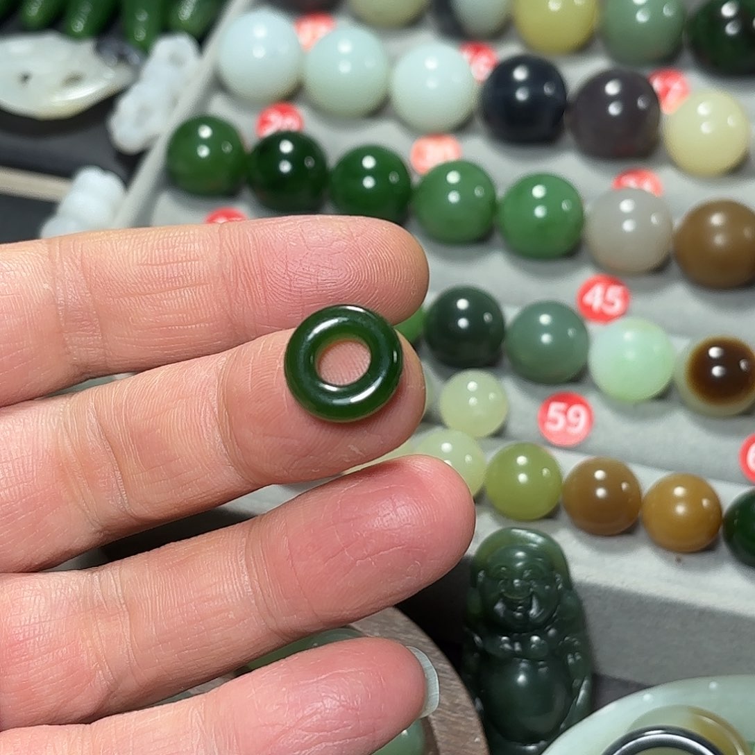 未镶嵌和田玉挂件伊*呀跑环