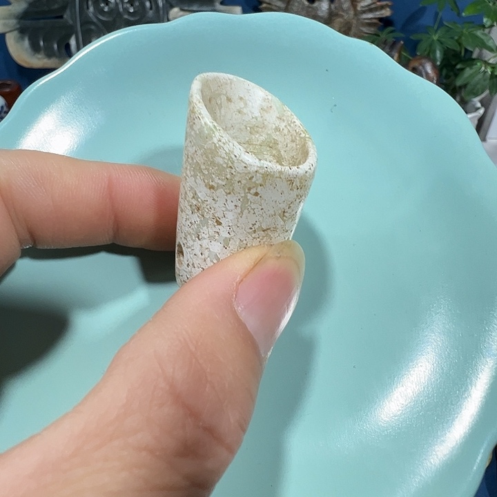 透闪石质玉未镶嵌挂件