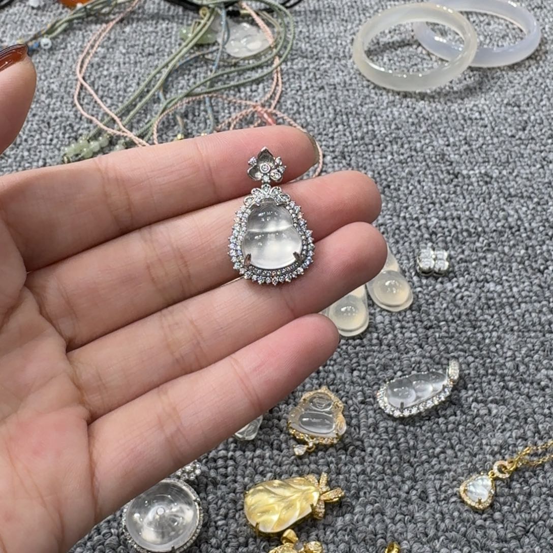 海***豹石英质玉未镶嵌手镯07