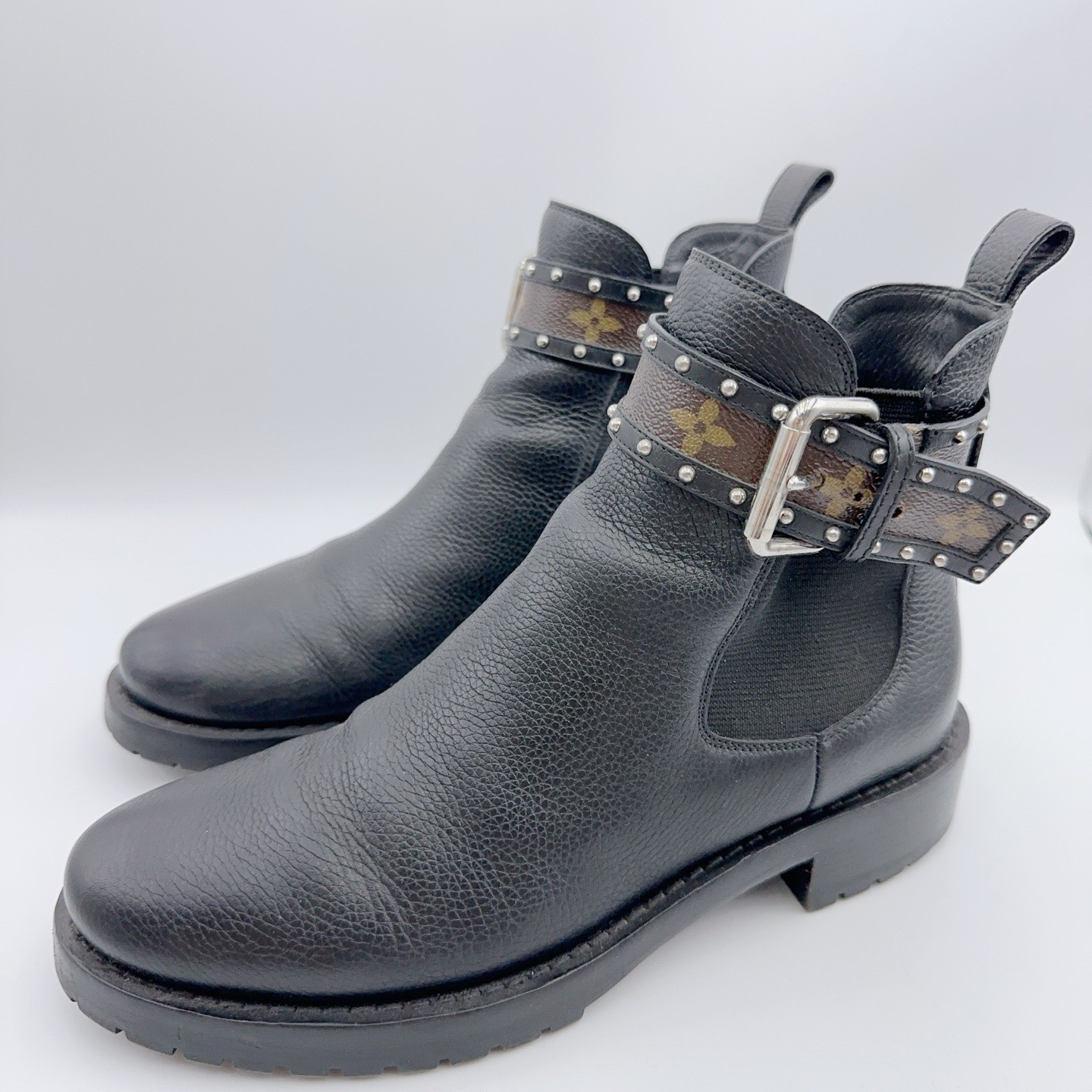 95新 LouisVuitton/路易威登 38码/ 黑色马丁靴/01739