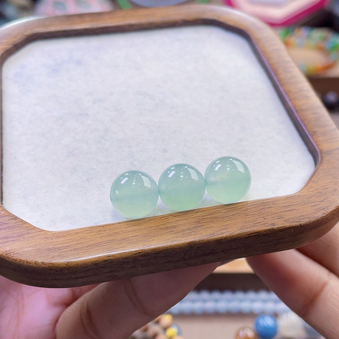 【闪购商品】翡翠颈饰未镶嵌葡萄绿单颗