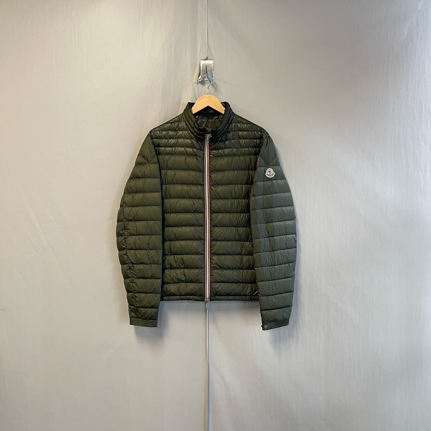 99新 MONCLER 彩条薄款羽绒服 3码 #9058