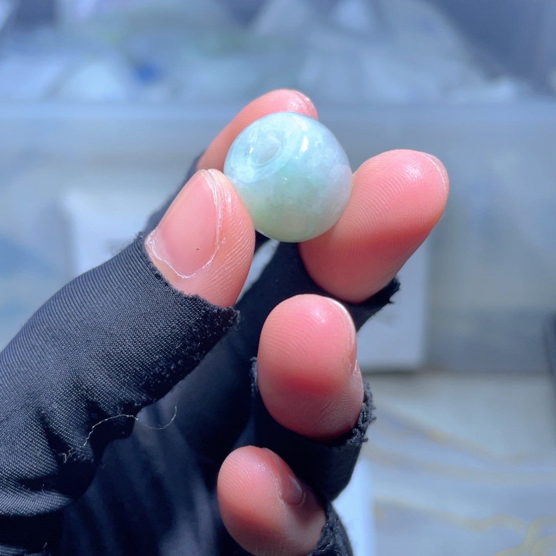 赵***姐翡翠散珠清货不退货