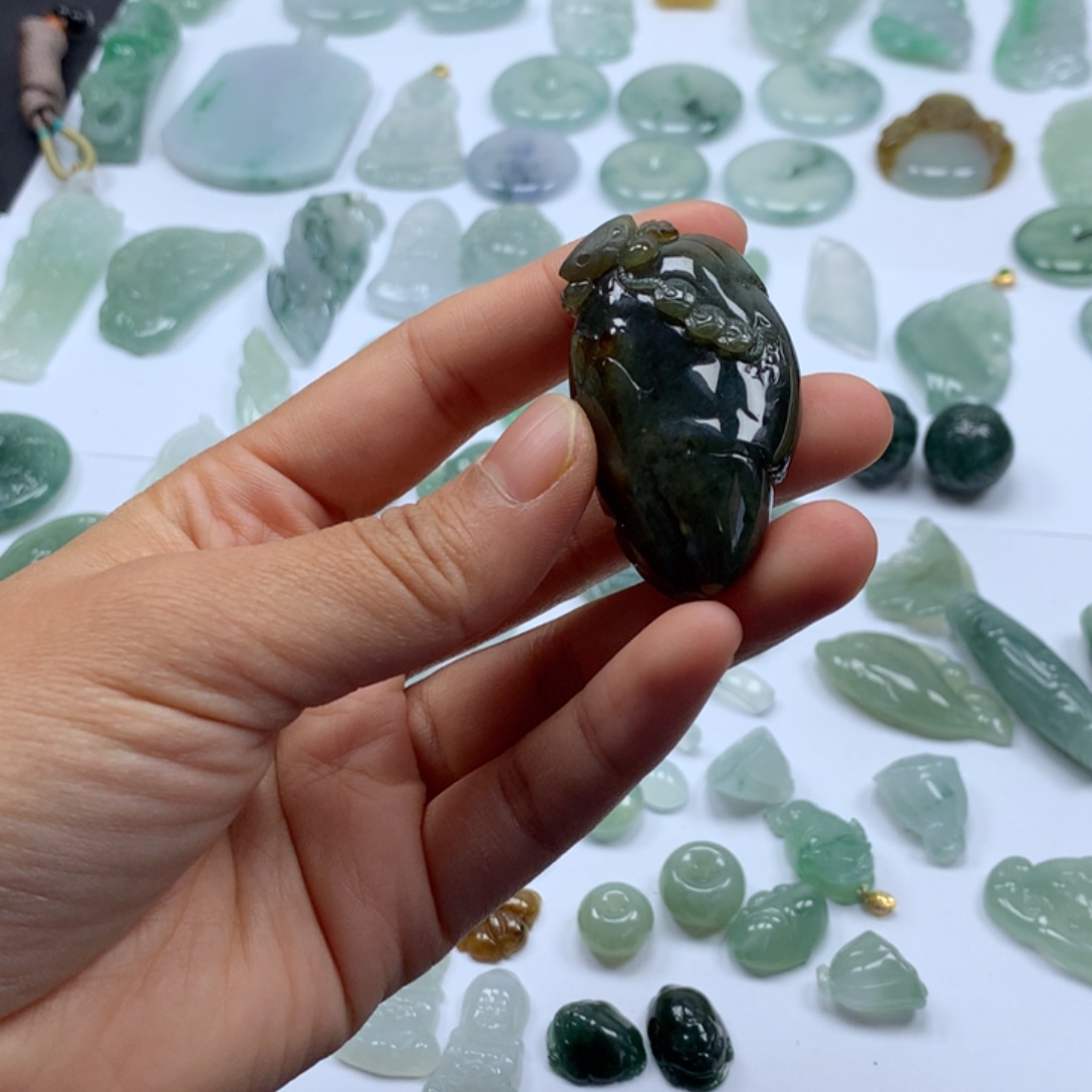 翡翠颈饰未镶嵌蟹钳