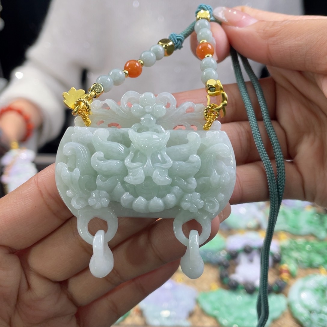 翡翠颈饰未镶嵌代编织