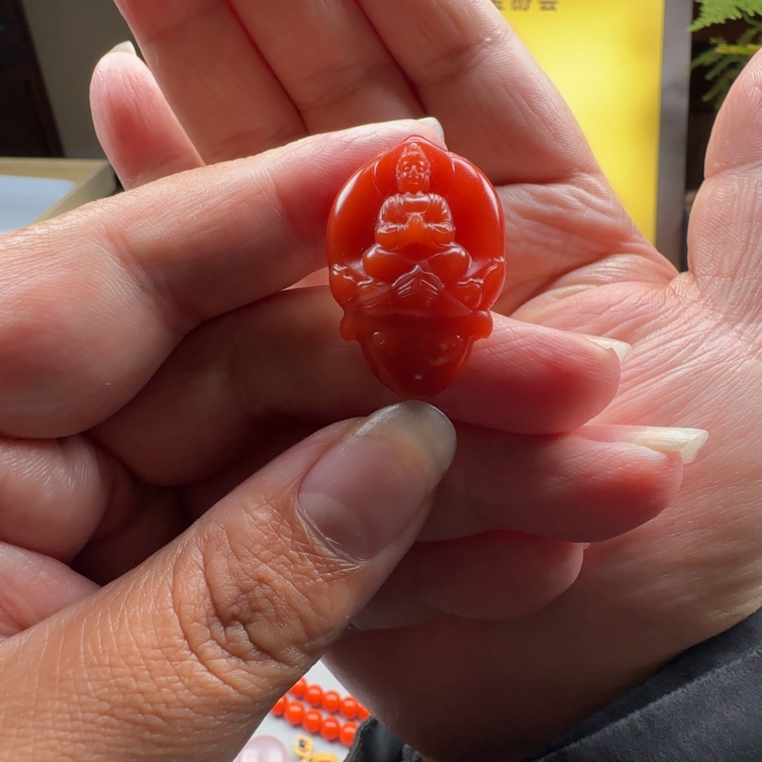 南红玛瑙未镶嵌释迦摩尼吊坠