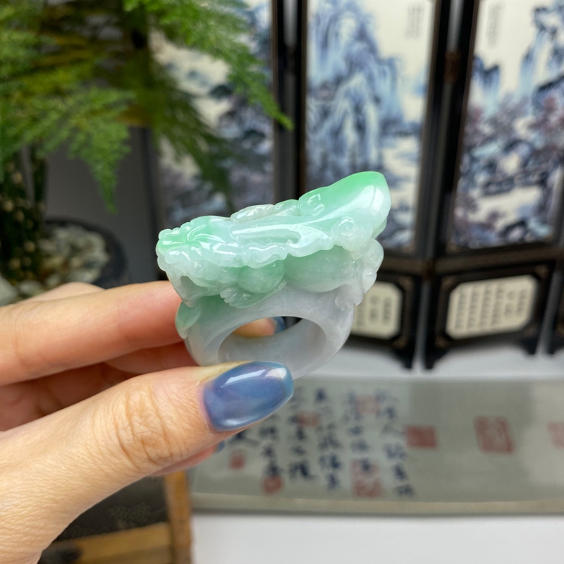 21.3飘绿貔貅戒指指环 天然翡翠A货