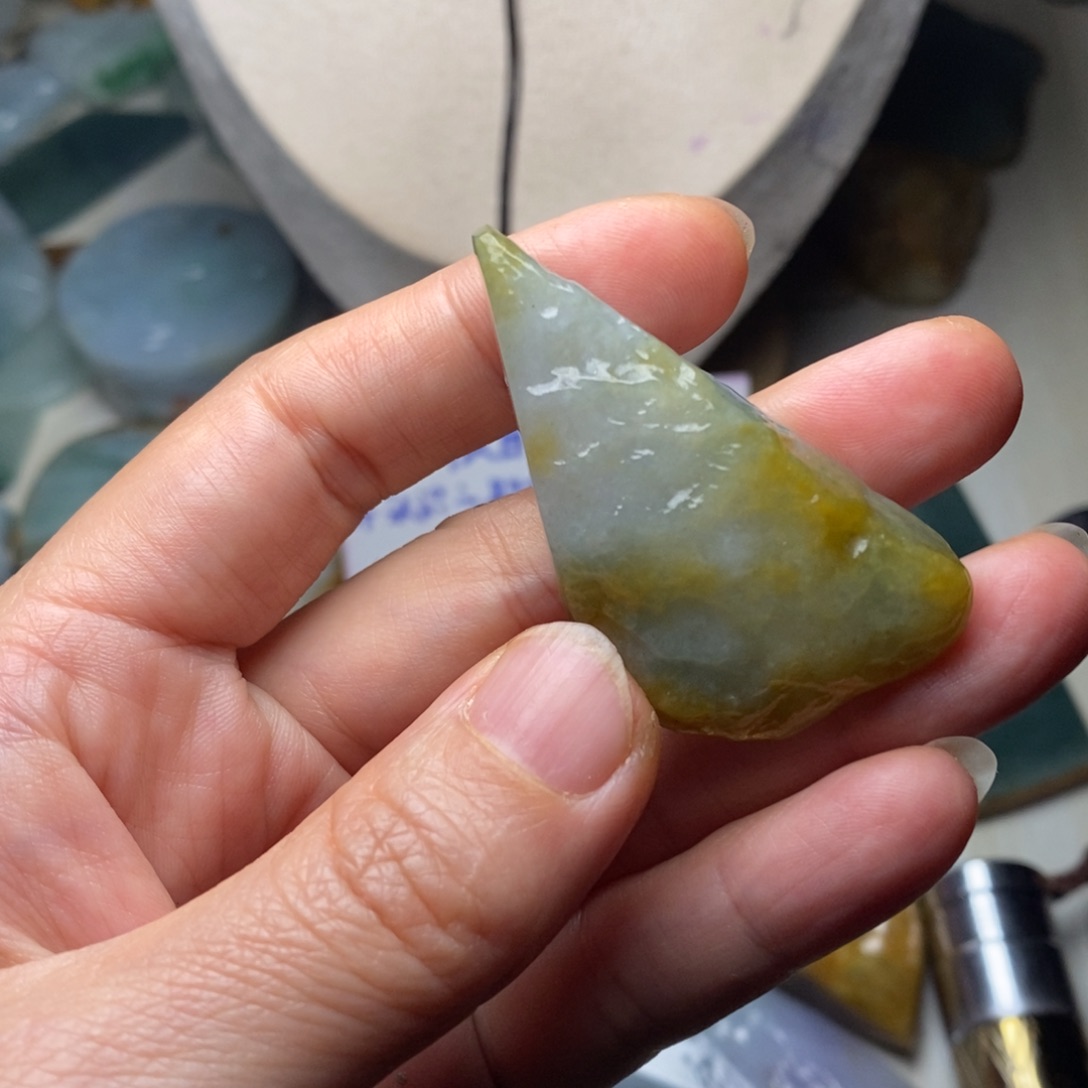 翡翠颈饰未镶嵌天然