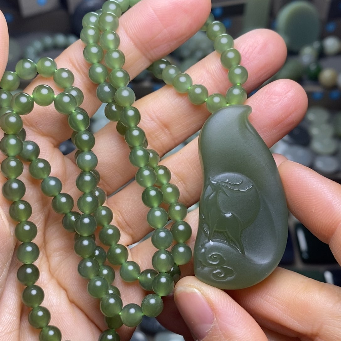 和田玉颈饰未镶嵌