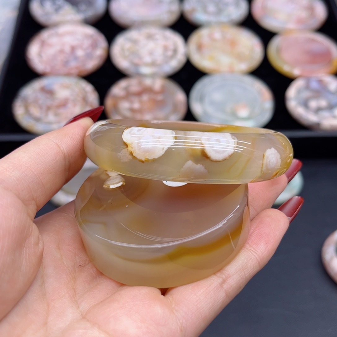 玛瑙/玉髓手镯未镶嵌57