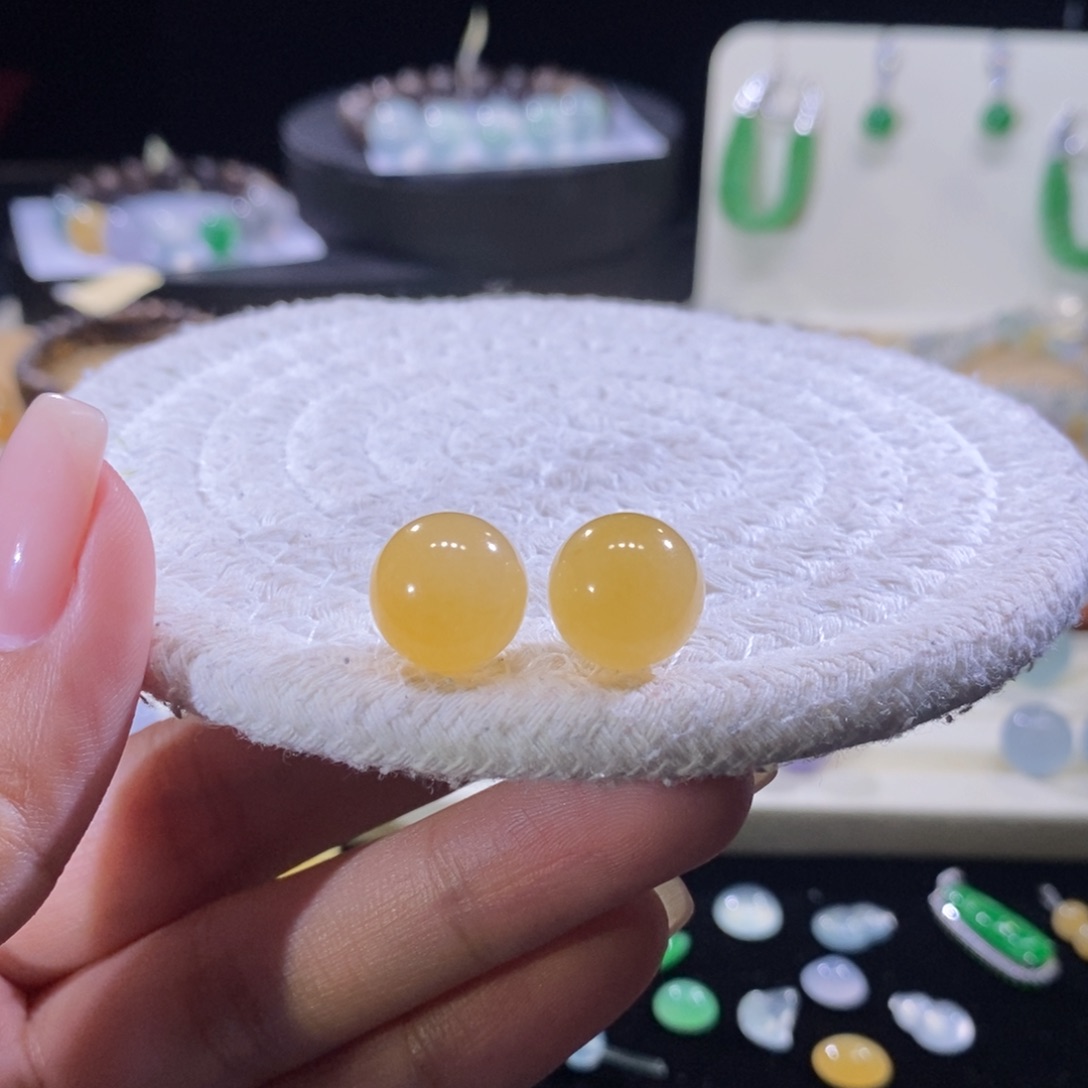 哈***嘻翡翠未镶嵌颈饰冰鲜黄珠卡12.3