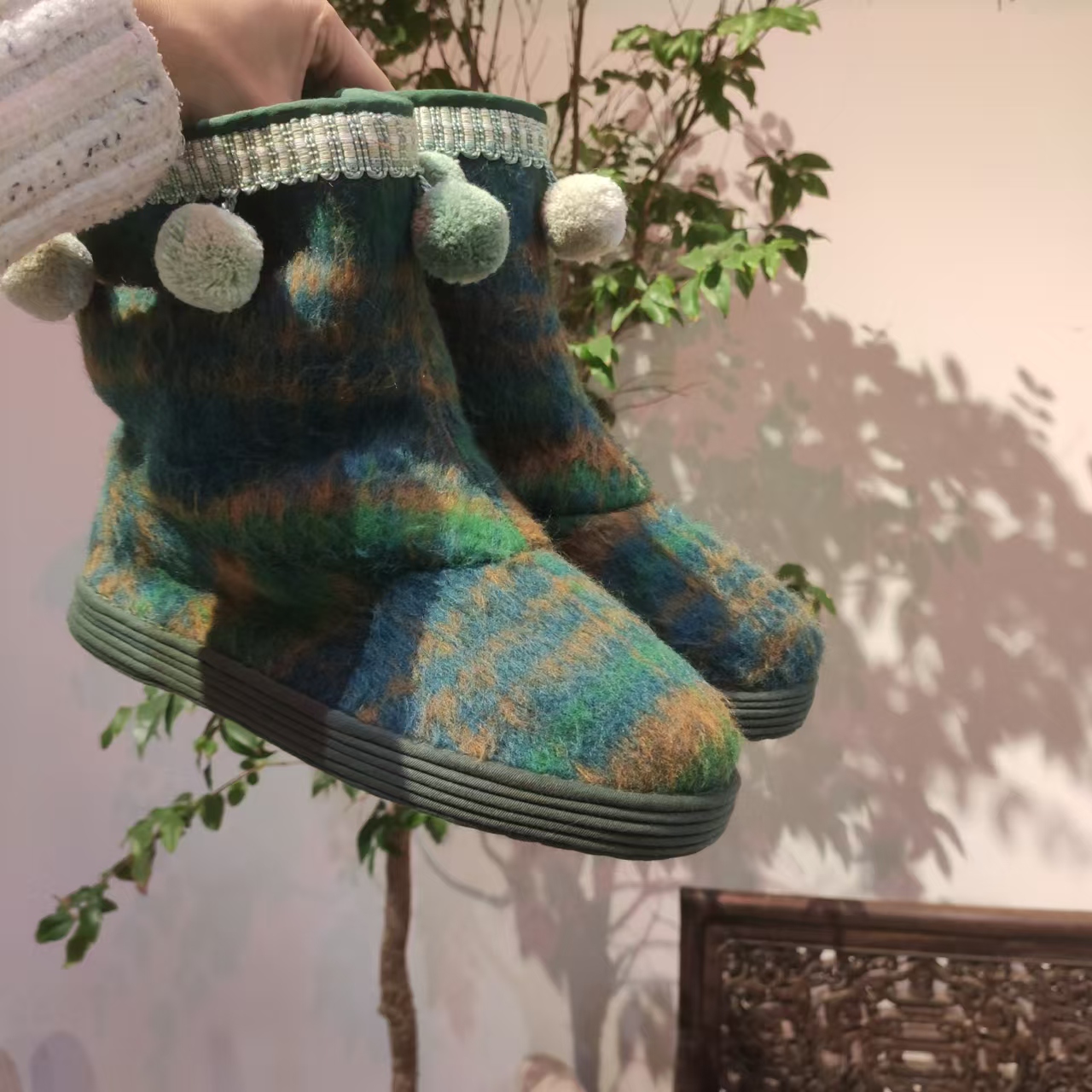圣诞毛球球短靴手工千层底布鞋冬季绿色