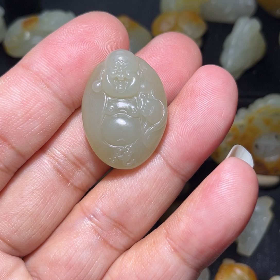 和田玉颈饰未镶嵌翠****）