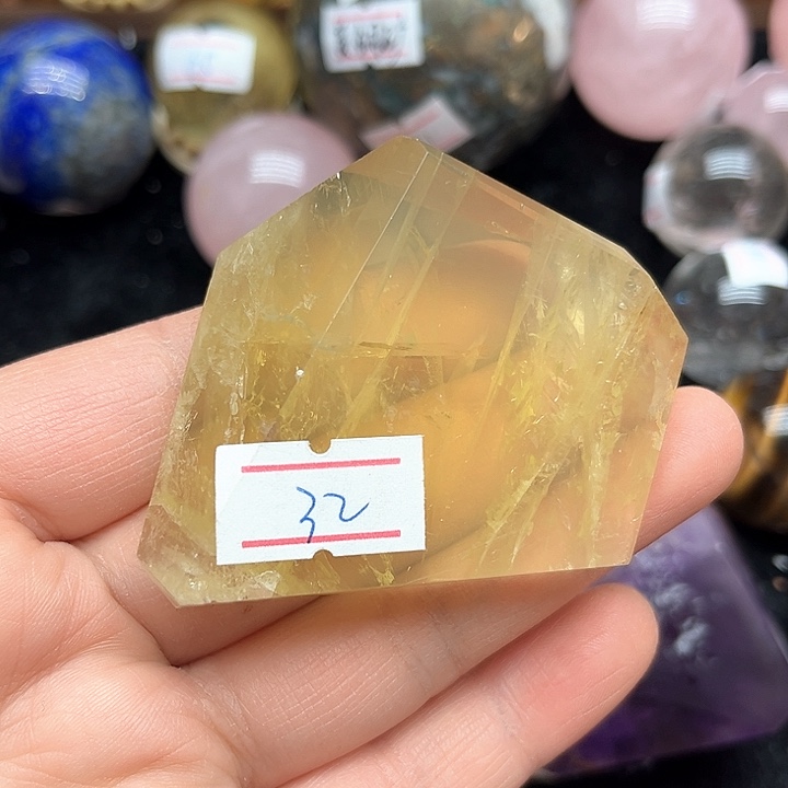 水晶77克黄水晶随形未镶嵌