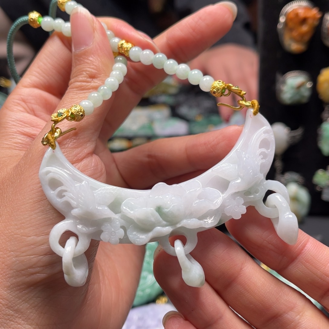 翡翠颈饰未镶嵌fcgghgghhhhbbbbbb