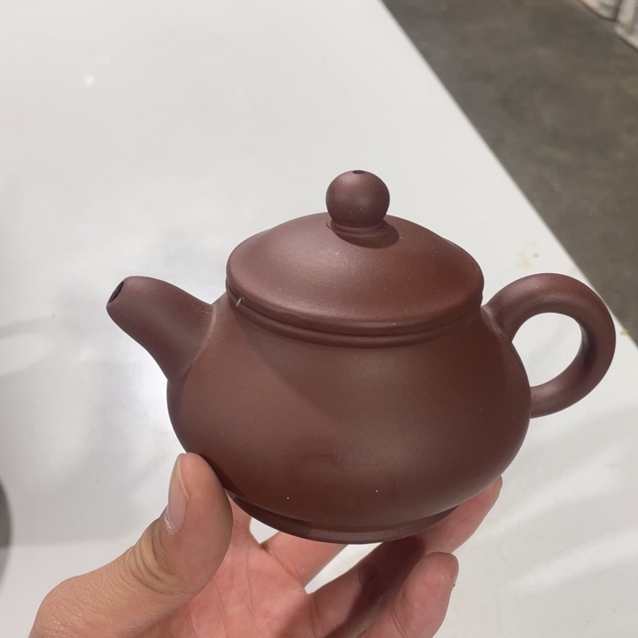 紫砂茶壶老厂紫砂壶一件。