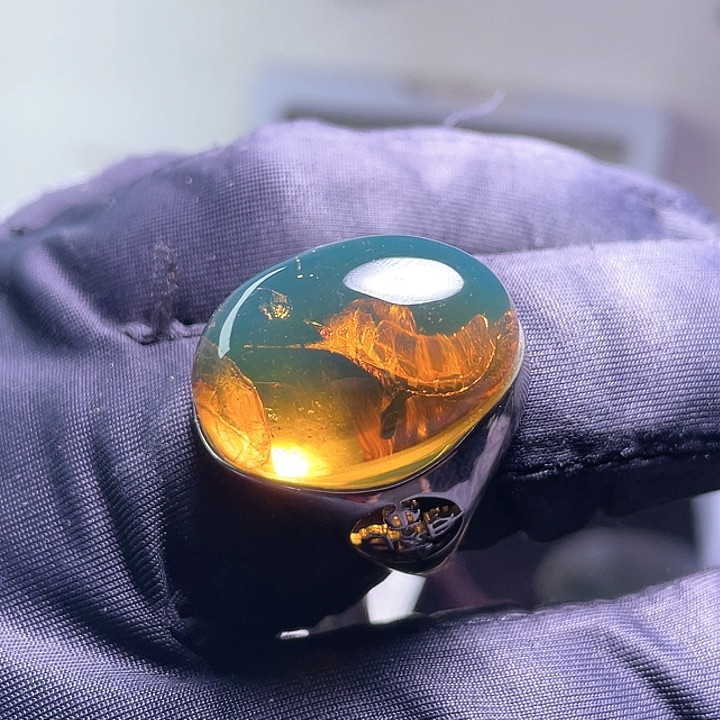 琥珀裸石未镶嵌。。