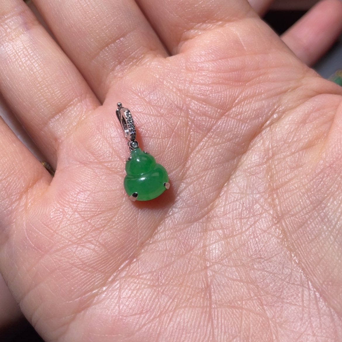 【闪购商品】颈饰18K金镶嵌翡翠奥