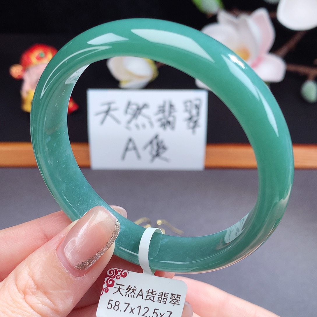 翡翠手镯（圆镯）未镶嵌