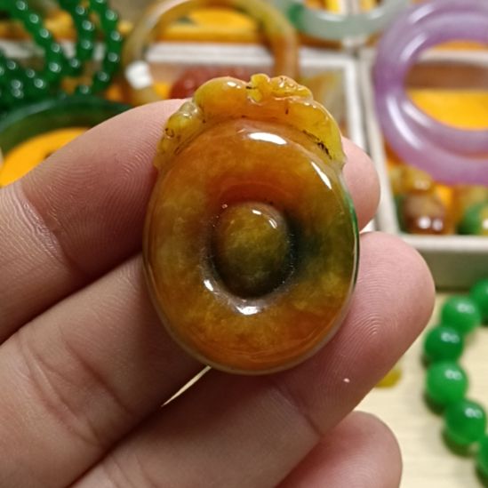 翡翠颈饰未镶嵌翡翠