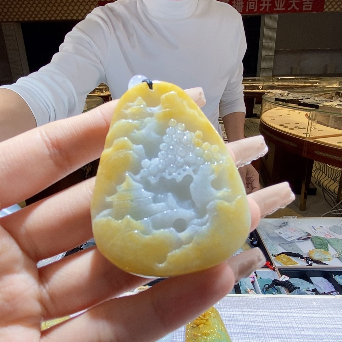 翡翠颈饰未镶嵌翡翠