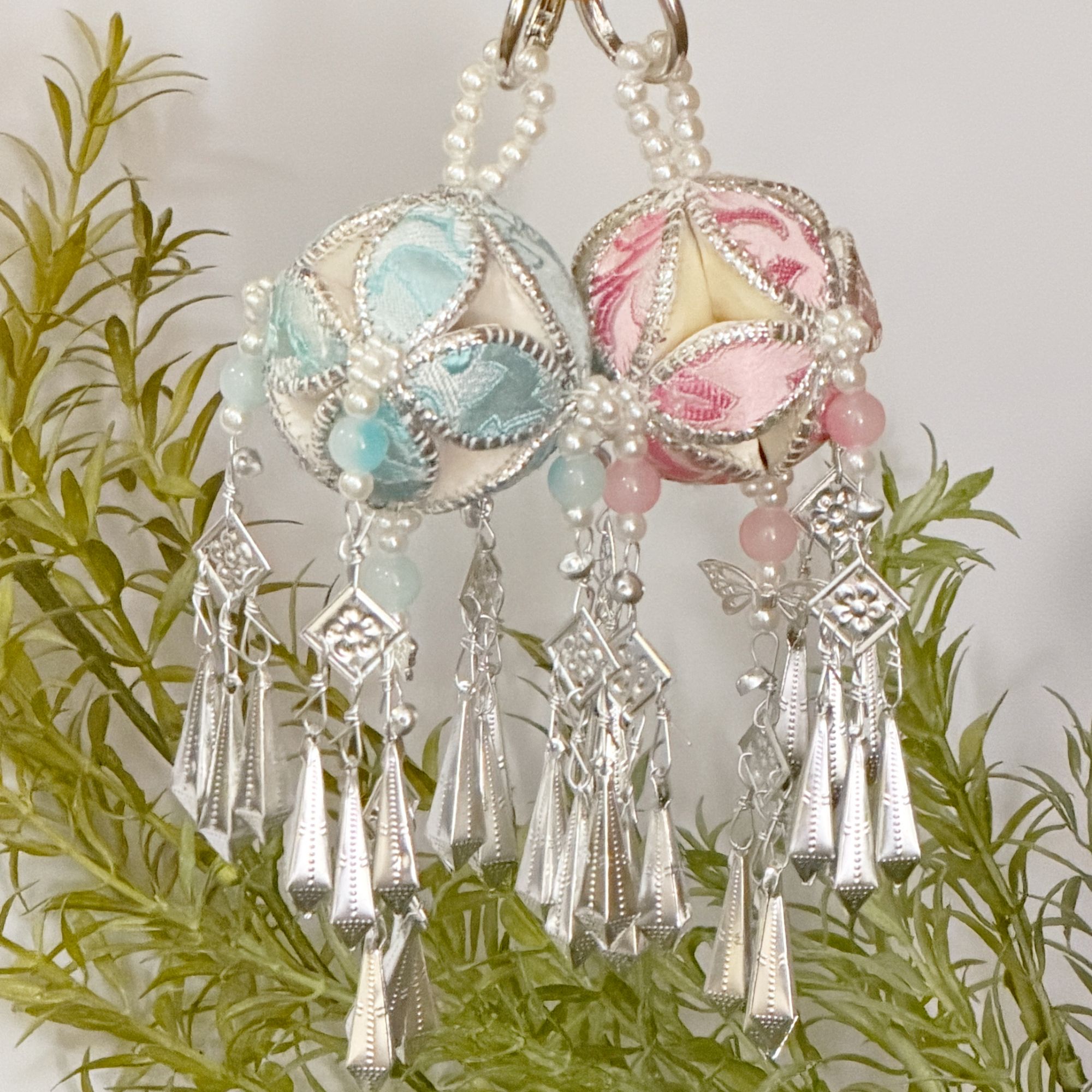 广西纯手工非遗壮锦绣球 定情信物挂饰配饰 4cm仿苗银绣球