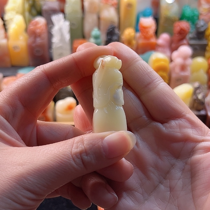 寿山石印石有****怪手工定制1.7厘米，荷花