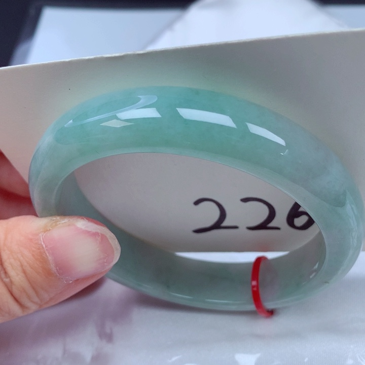 翡翠手镯未镶嵌翡翠